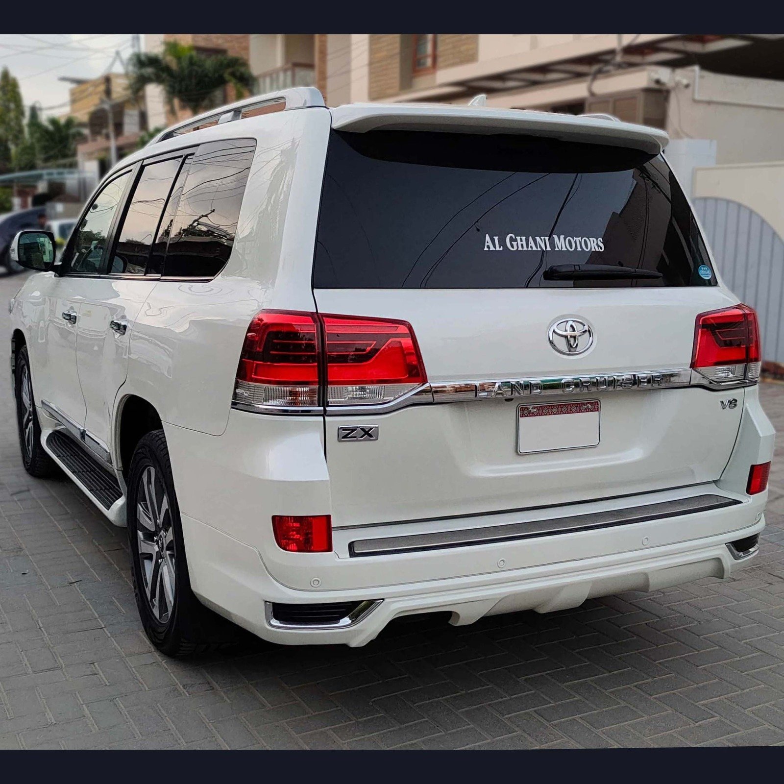 2018 TOYOTA LAND CRUISER ZX V8