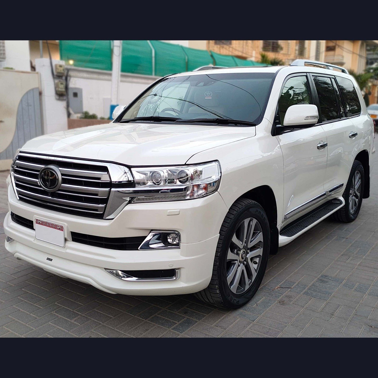 2018 TOYOTA LAND CRUISER ZX V8
