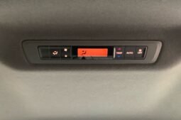 
										TOYOTA VOXY 1.8 HYBRID full									