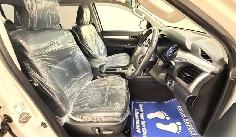 
2022 TOYOTA REVO ROCCO  2.8 CRUISETRONIC full									