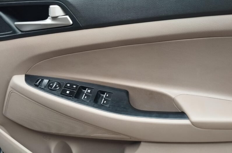 
2021 HYUNDAI TUCSON 2.0 AWD full									