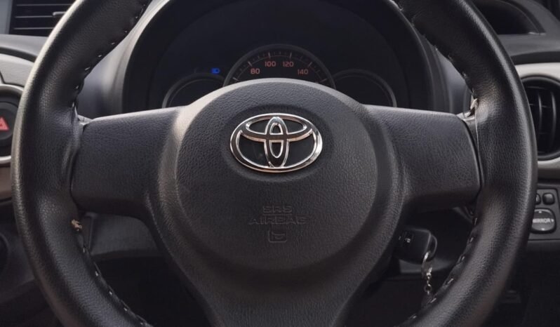 
2013 TOYOTA VITZ full									