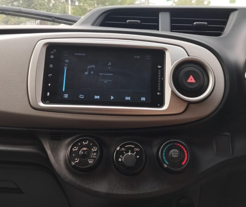 
2013 TOYOTA VITZ full									