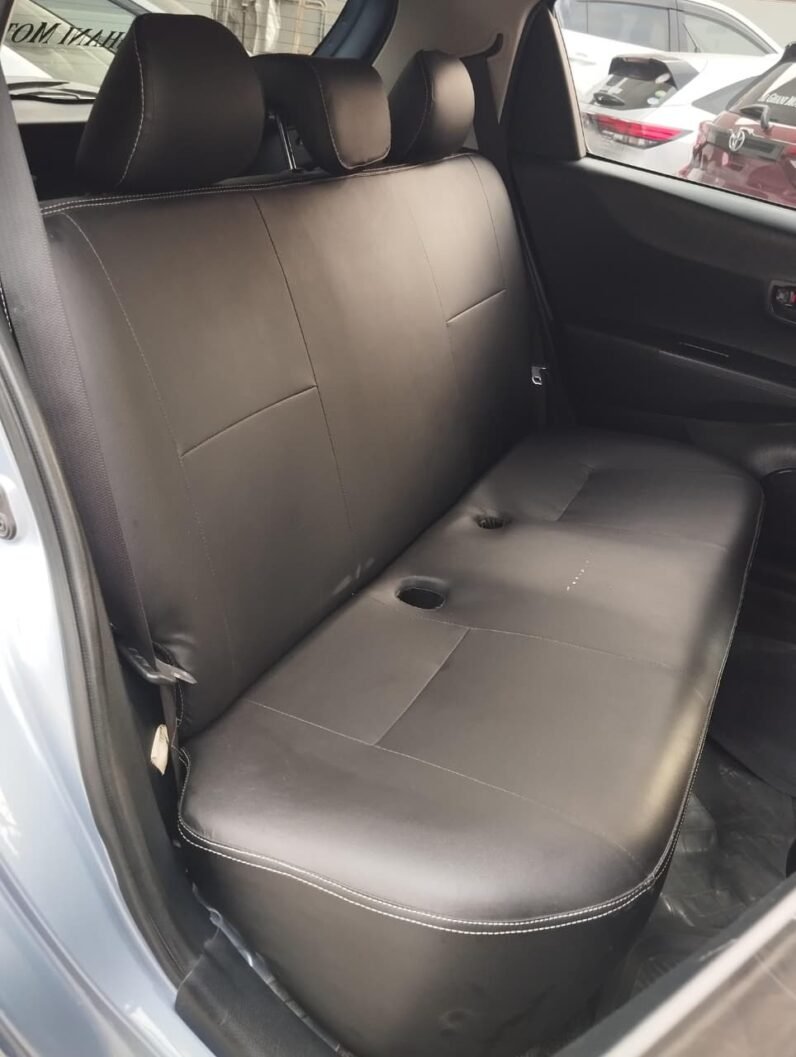 
2013 TOYOTA VITZ full									