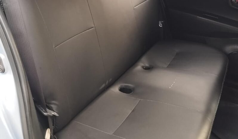 
2013 TOYOTA VITZ full									