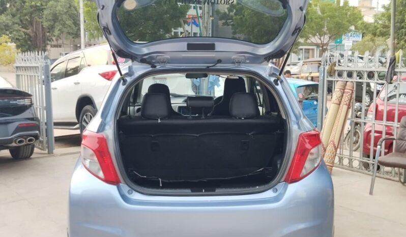 
2013 TOYOTA VITZ full									