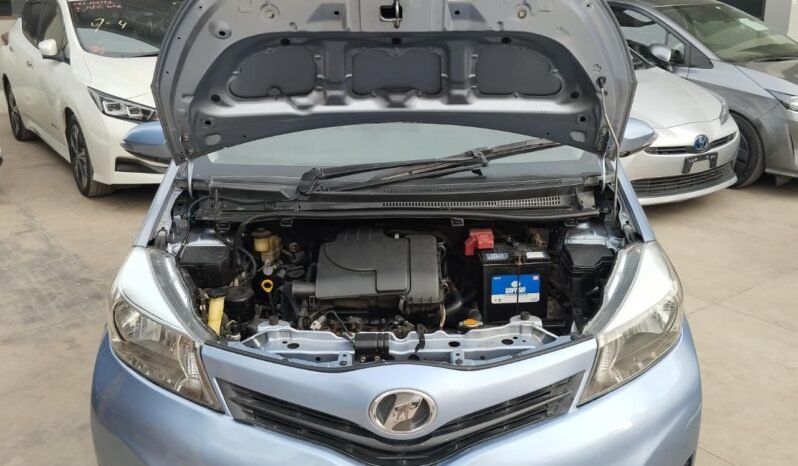 
2013 TOYOTA VITZ full									