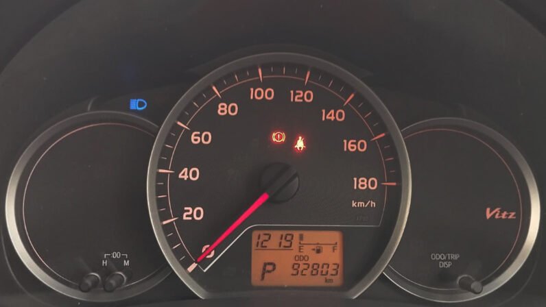 
2013 TOYOTA VITZ full									