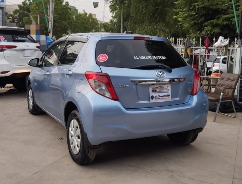 
2013 TOYOTA VITZ full									