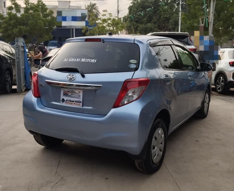 
2013 TOYOTA VITZ full									