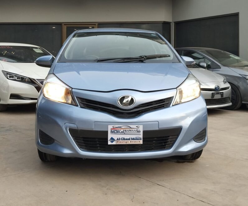 
2013 TOYOTA VITZ full									