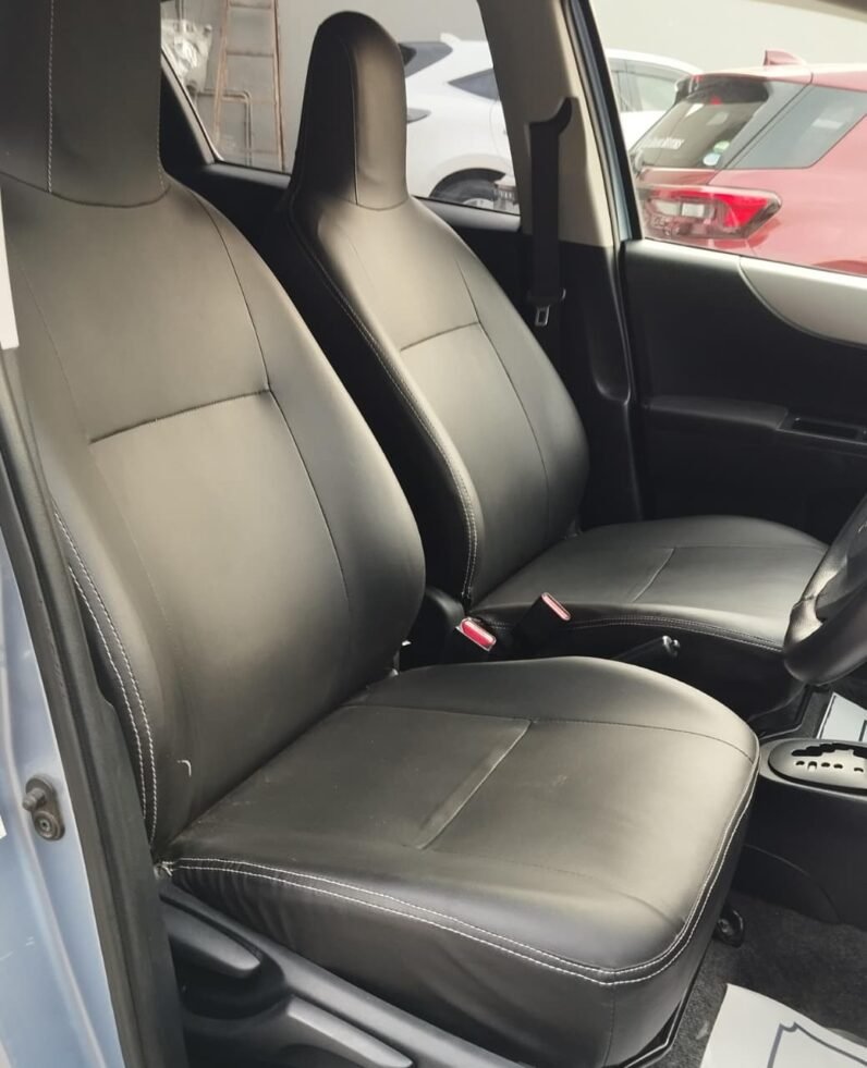 
2013 TOYOTA VITZ full									