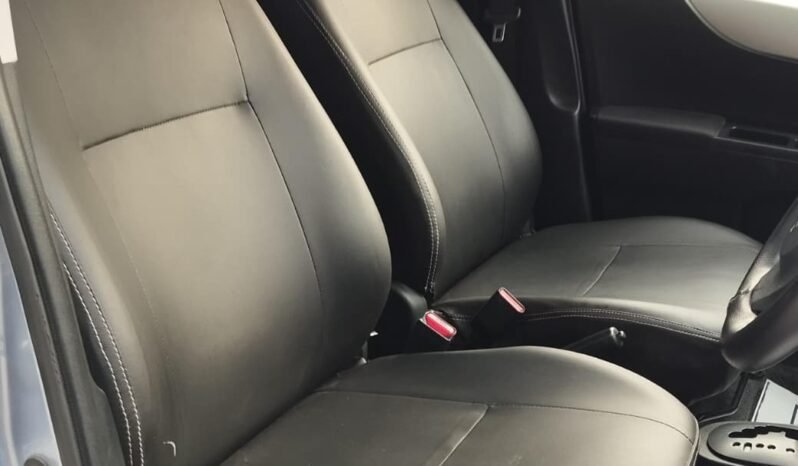 
2013 TOYOTA VITZ full									