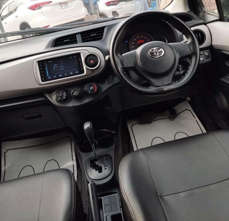 
2013 TOYOTA VITZ full									