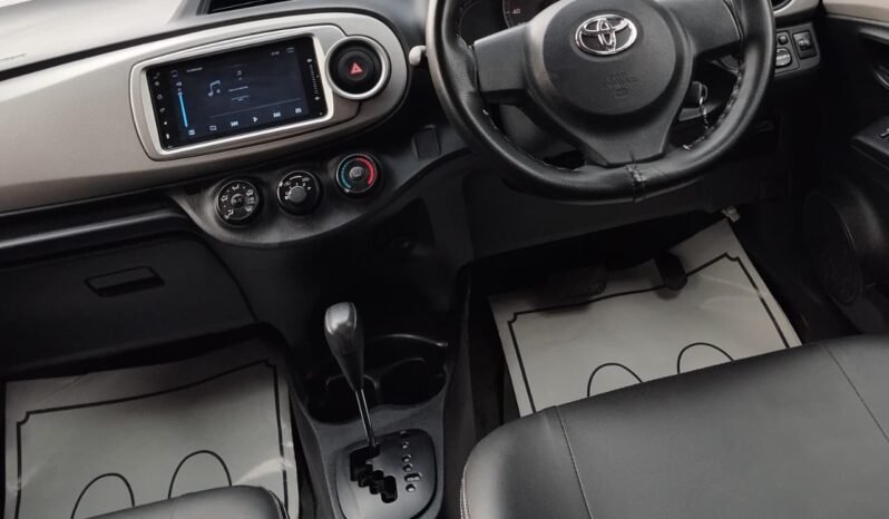 
2013 TOYOTA VITZ full									