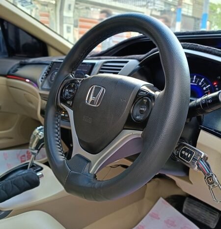 
								2015 Honda Civic Oriel 1.8 i-VTEC CVT full									