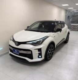 
										2019 TOYOTA C-HR ( S-GR sport) 1.8 HYBRID full									