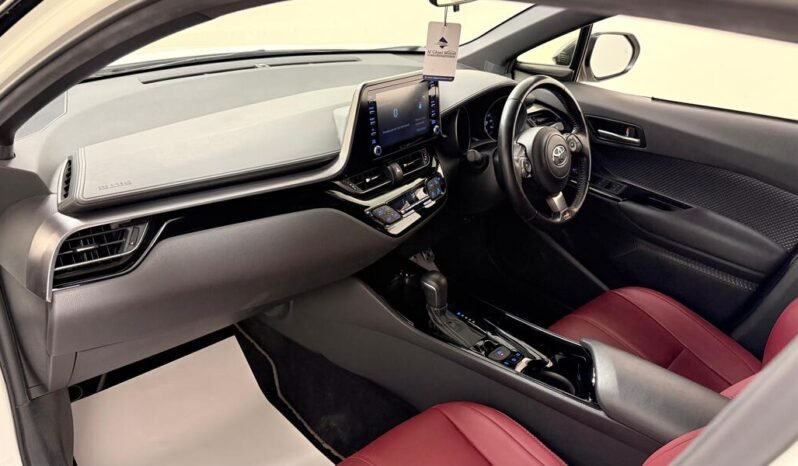 
								2019 TOYOTA C-HR ( S-GR sport) 1.8 HYBRID full									