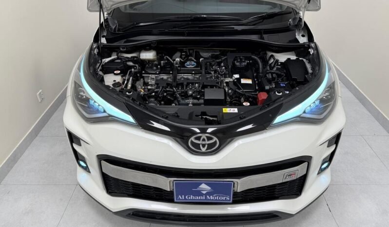 
								2019 TOYOTA C-HR ( S-GR sport) 1.8 HYBRID full									