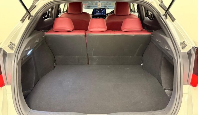 
								2019 TOYOTA C-HR ( S-GR sport) 1.8 HYBRID full									