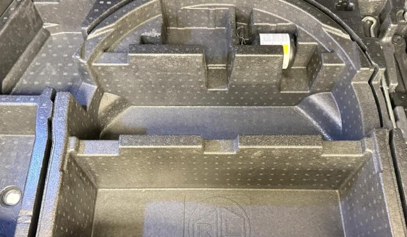 
								2019 TOYOTA C-HR ( S-GR sport) 1.8 HYBRID full									