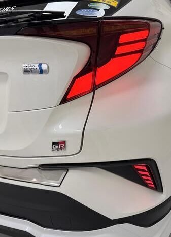 
								2019 TOYOTA C-HR ( S-GR sport) 1.8 HYBRID full									