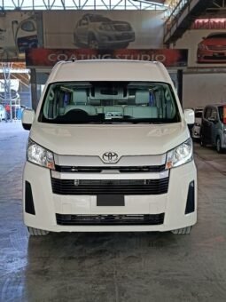 
										2019 Toyota HIACE Commuter Deluxe 2.8L Diesel full									