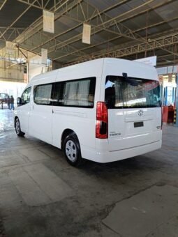 
										2019 Toyota HIACE Commuter Deluxe 2.8L Diesel full									