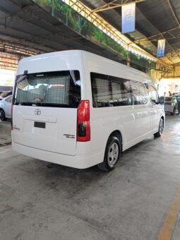 
										2019 Toyota HIACE Commuter Deluxe 2.8L Diesel full									