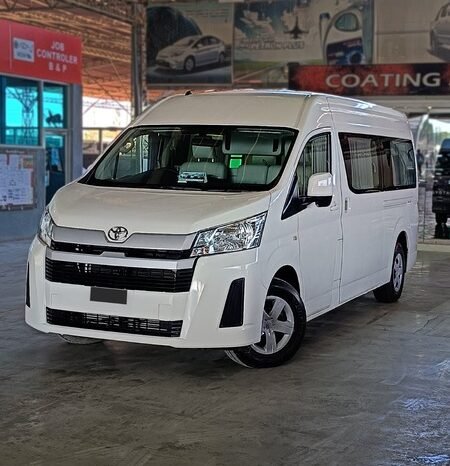
								2019 Toyota HIACE Commuter Deluxe 2.8L Diesel full									