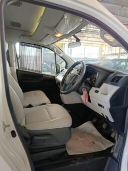 
										2019 Toyota HIACE Commuter Deluxe 2.8L Diesel full									