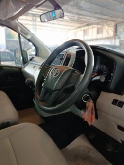 
										2019 Toyota HIACE Commuter Deluxe 2.8L Diesel full									