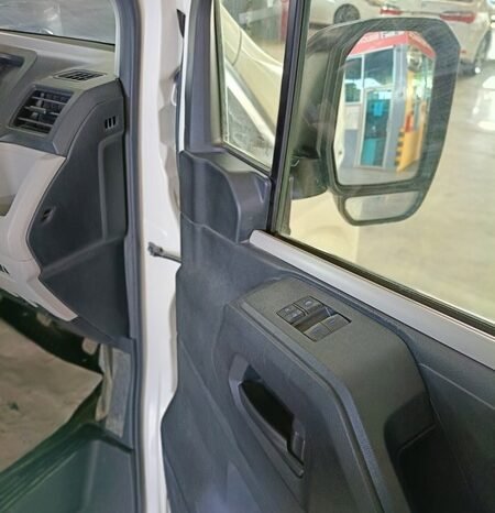 
								2019 Toyota HIACE Commuter Deluxe 2.8L Diesel full									