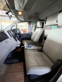 
										2019 Toyota HIACE Commuter Deluxe 2.8L Diesel full									