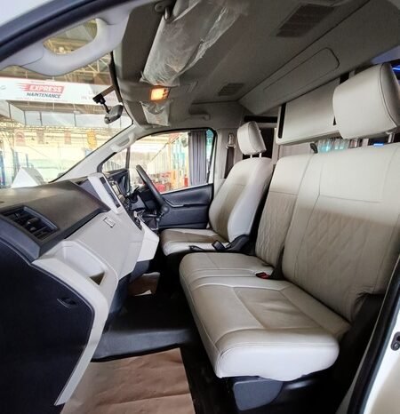 
								2019 Toyota HIACE Commuter Deluxe 2.8L Diesel full									
