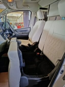 
										2019 Toyota HIACE Commuter Deluxe 2.8L Diesel full									