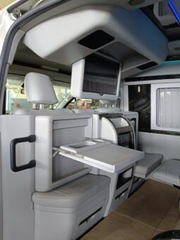 
										2019 Toyota HIACE Commuter Deluxe 2.8L Diesel full									