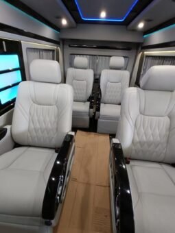 
										2019 Toyota HIACE Commuter Deluxe 2.8L Diesel full									