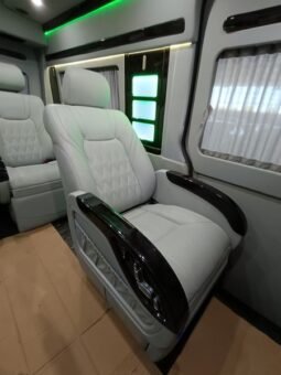 
										2019 Toyota HIACE Commuter Deluxe 2.8L Diesel full									