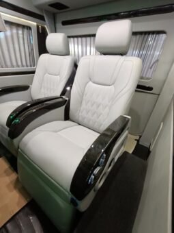 
										2019 Toyota HIACE Commuter Deluxe 2.8L Diesel full									