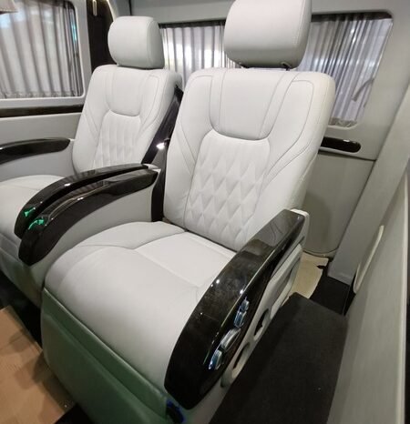 
								2019 Toyota HIACE Commuter Deluxe 2.8L Diesel full									