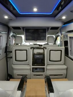 
										2019 Toyota HIACE Commuter Deluxe 2.8L Diesel full									