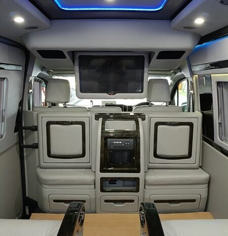 
								2019 Toyota HIACE Commuter Deluxe 2.8L Diesel full									