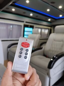 
										2019 Toyota HIACE Commuter Deluxe 2.8L Diesel full									