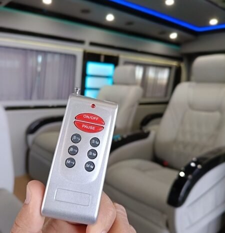 
								2019 Toyota HIACE Commuter Deluxe 2.8L Diesel full									