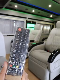 
										2019 Toyota HIACE Commuter Deluxe 2.8L Diesel full									