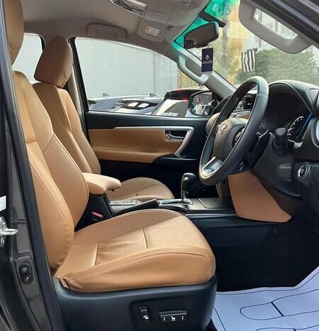 
								2023 TOYOTA FORTUNER V 2.7 PETROL full									