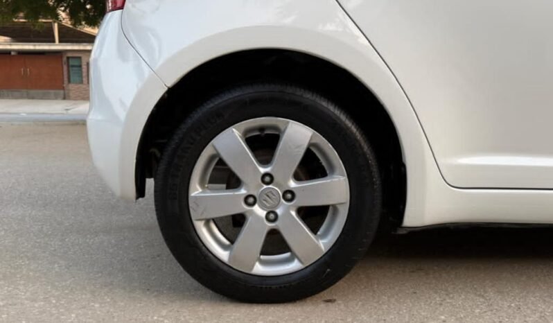 
								2013 SUZUKI SWIFT 1.3 DLX full									