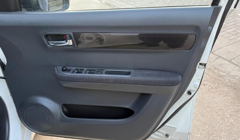 
								2013 SUZUKI SWIFT 1.3 DLX full									