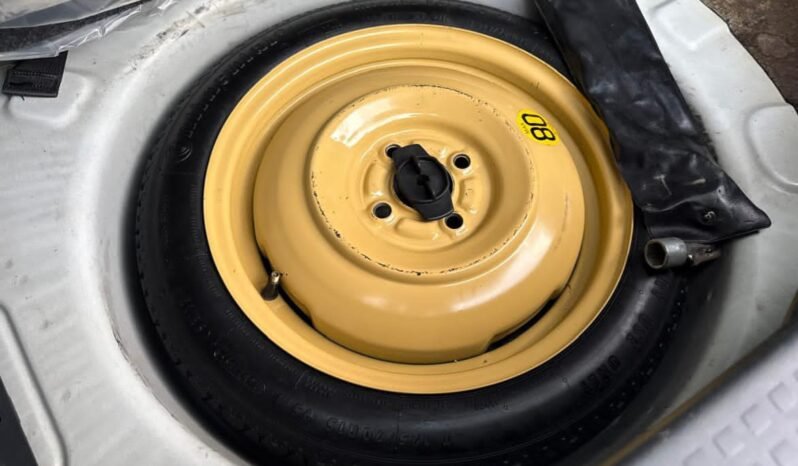 
								2013 SUZUKI SWIFT 1.3 DLX full									